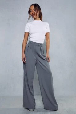 Pleat Front Relaxed Wide Leg Trouser